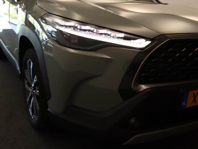 Toyota COROLLA Cross Hybrid 140 Style - ORIGINEEL NEDERLANDSE AUTO - AFKOMSTIG VAN 1E EIGENAAR - NAVIGATIE - ELEKTRISCHE ACHTERKLEP - LENDENSTEUN BESTUURDERSSTOEL - VOORSTOELEN VERWARMD - DODEHOEK DETECTIE - KEYLESS ENTRY/ START - 18 INCH LICHT METALEN VELGEN