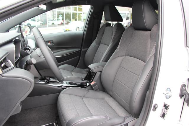 Toyota COROLLA Touring Sports 1.8 Hybrid First Edition **ELEKTRISCHE ACHTERKLEP/ NAVIGATIE/ STOELVERWARMING**