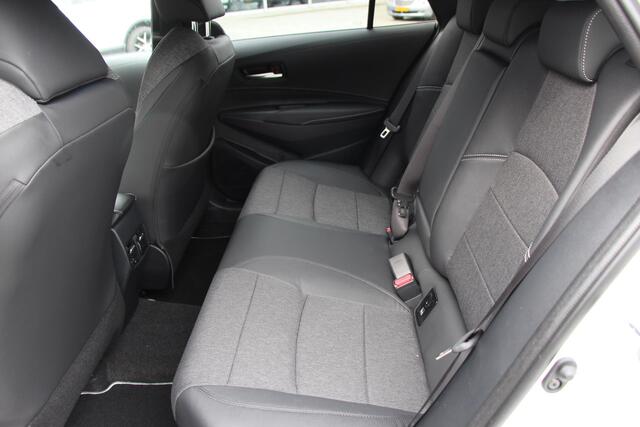 Toyota COROLLA Touring Sports 1.8 Hybrid First Edition **ELEKTRISCHE ACHTERKLEP/ NAVIGATIE/ STOELVERWARMING**