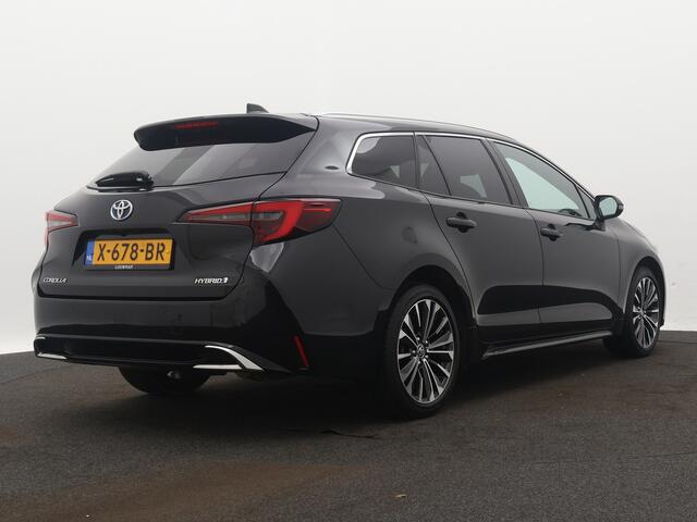Toyota COROLLA Touring Sports 1.8 Hybrid 140 First Edition | Parkeersensoren | LM velgen | Camera | Climate Control | Stoelverwarming | Elektrische Achterklep |