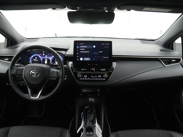 Toyota COROLLA Touring Sports 1.8 Hybrid 140 First Edition | Parkeersensoren | LM velgen | Camera | Climate Control | Stoelverwarming | Elektrische Achterklep |