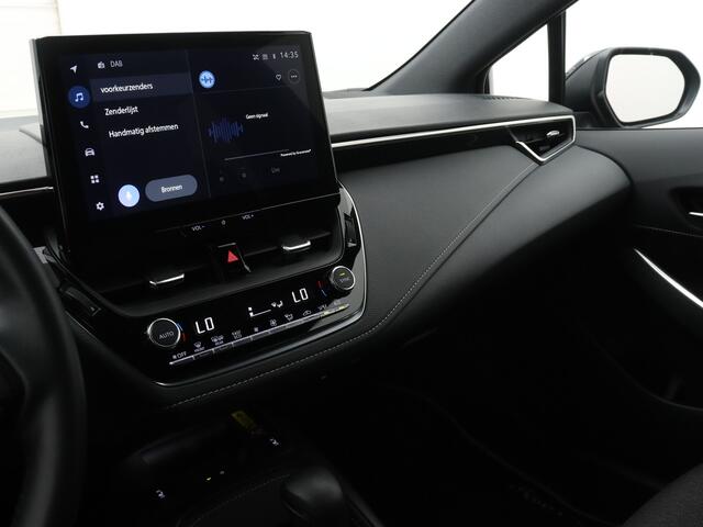 Toyota COROLLA Touring Sports 1.8 Hybrid 140 First Edition | Parkeersensoren | LM velgen | Camera | Climate Control | Stoelverwarming | Elektrische Achterklep |