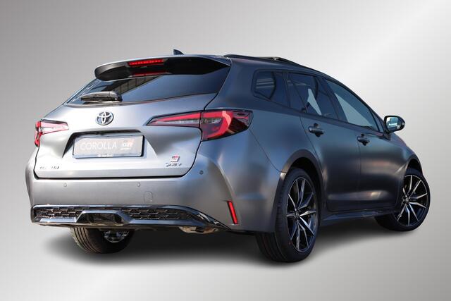 Toyota COROLLA Touring Sports Hybrid 180 GR Sport Kage Limited Edition ¤ 6.000 Inruil Voordeel ! 3 stuks in Nederland.