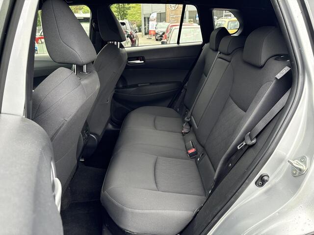 Toyota COROLLA Cross Hybrid 140 Style **DODEHOEK DETECTIE/ ELEKTRISCHE ACHTERKLEP/ PARKEERSENSOREN**