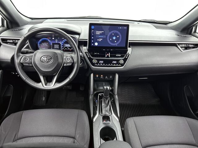 Toyota COROLLA Cross Hybrid 200 Style | BTW voertuig | Dodehoek detectie | Stoel+stuurverwarming | Parkeersensoren voor+achter | Elektrische achterklep | Draadloze telefoonlader | Trekhaak | Apple CarPlay/Android auto |