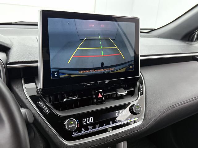 Toyota COROLLA Cross Hybrid 200 Style | BTW voertuig | Dodehoek detectie | Stoel+stuurverwarming | Parkeersensoren voor+achter | Elektrische achterklep | Draadloze telefoonlader | Trekhaak | Apple CarPlay/Android auto |