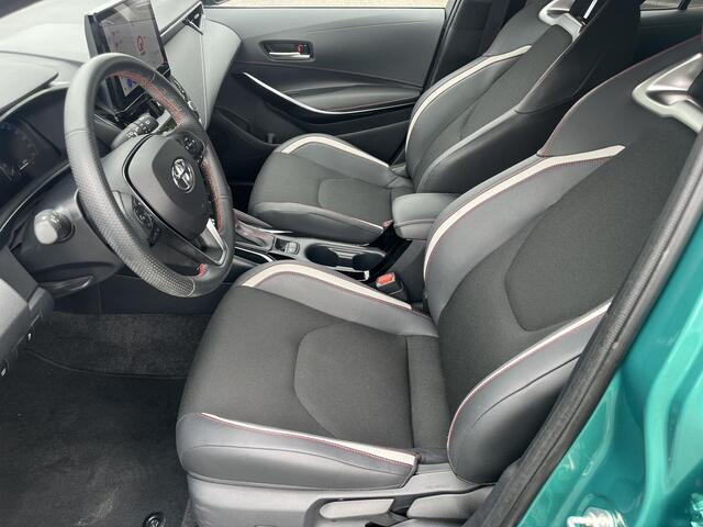 Toyota COROLLA Hybrid 140 GR Sport | Super green met zwart dak | Carplay | Parkeersensoren | 18 inch LM-velgen |