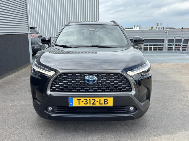 Toyota COROLLA Cross 2.0 High Power Hybrid First Edition Nieuw geleverd, 1e eign. Stoelverwarming, Dodehoekdetectie, Elek. achterklep, LMV, Navigatie, All-season banden, Parkeersensoren voor + achter