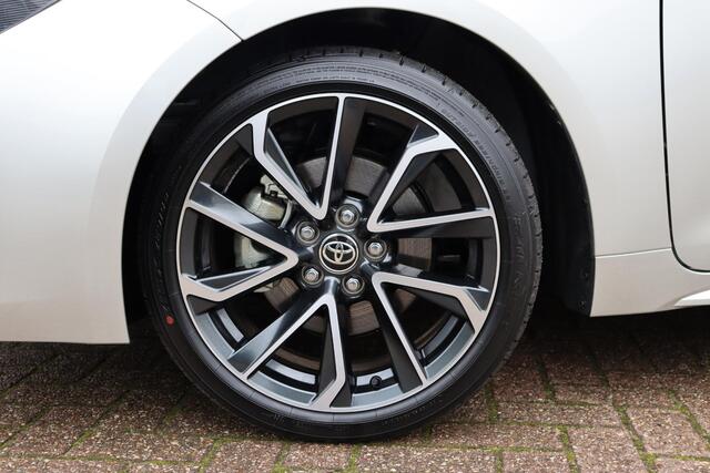 Toyota COROLLA Hybrid 180 Executive Nieuw en uit voorraad leverbaar met ¤ 6.200, - voordeel, inclusief trekhaak!! , Stoel & Stuurverwarming, Parkeersensoren voor en achter, Head Up Display,Nieuw en direct leverbaar!