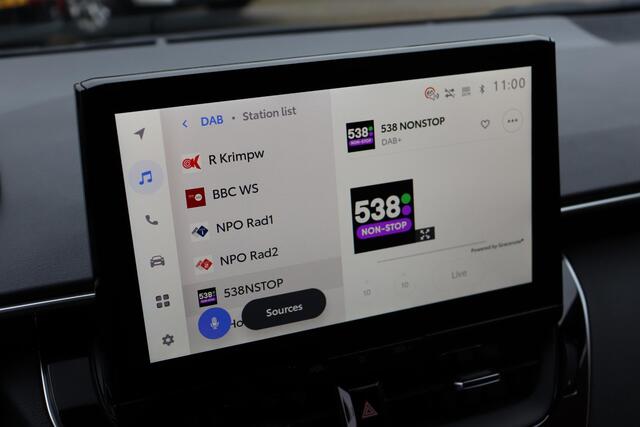Toyota COROLLA Hybrid 180 Executive Nieuw en uit voorraad leverbaar met ¤ 6.200, - voordeel, inclusief trekhaak!! , Stoel & Stuurverwarming, Parkeersensoren voor en achter, Head Up Display,Nieuw en direct leverbaar!