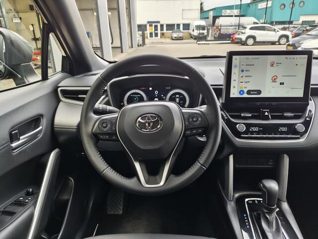 Toyota COROLLA Cross Hybrid 140 Style | NL Auto | Sensoren v/a | El. Achterklep |