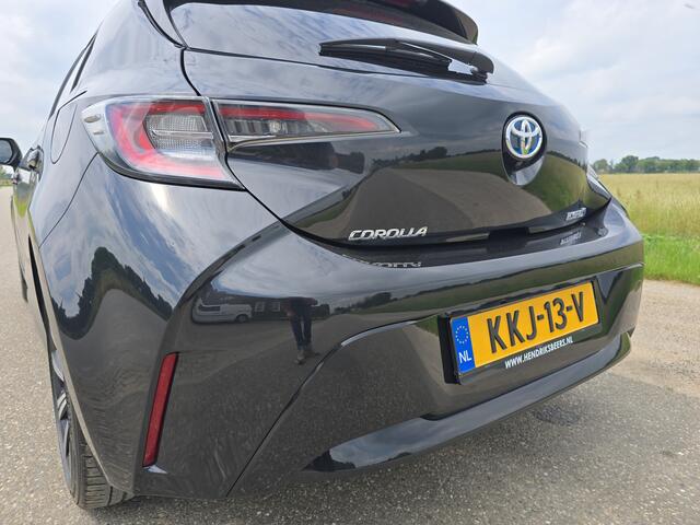 Toyota COROLLA 1.8 Hybrid - Euro 6 - 122 Pk - Navi - ParkeerCamera - Climate Control