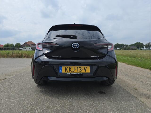 Toyota COROLLA 1.8 Hybrid - Euro 6 - 122 Pk - Navi - ParkeerCamera - Climate Control