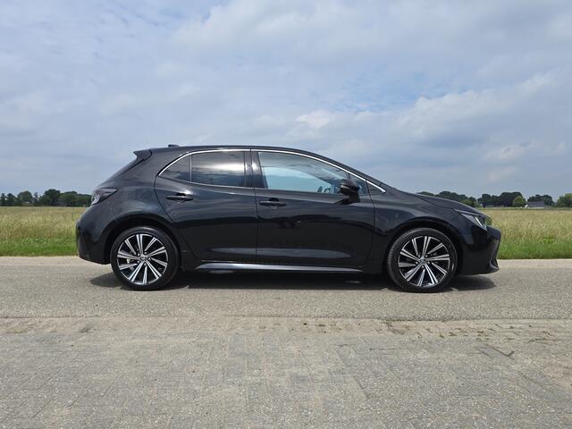 Toyota COROLLA 1.8 Hybrid - Euro 6 - 122 Pk - Navi - ParkeerCamera - Climate Control
