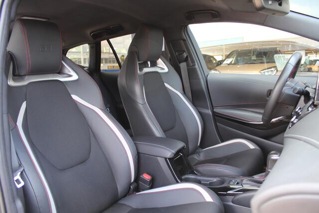 Toyota COROLLA Touring Sports 1.8 Hybrid GR-Sport Bi-Tone | Rijklaar | Trekhaak | Navi | Apple/Android | Clima | Stoelverwarming | Cruise