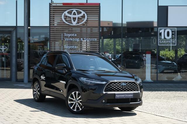 Toyota COROLLA Cross Hybrid 140 Style Automaat | Premium Pack | Stoelverwarming voorstoelen | Stuurwielverwarming | Stoelbekleding van luxe stof antraciet met zwarte kunstlederen accenten | Parkeer- & manoeuvreerhulp d.