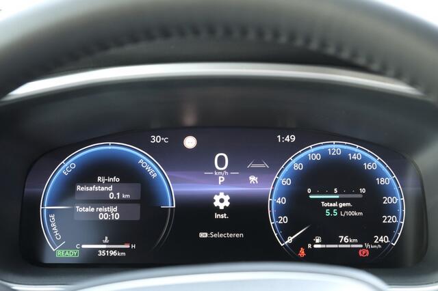 Toyota COROLLA Cross Hybrid 140 Style Automaat | Premium Pack | Stoelverwarming voorstoelen | Stuurwielverwarming | Stoelbekleding van luxe stof antraciet met zwarte kunstlederen accenten | Parkeer- & manoeuvreerhulp d.