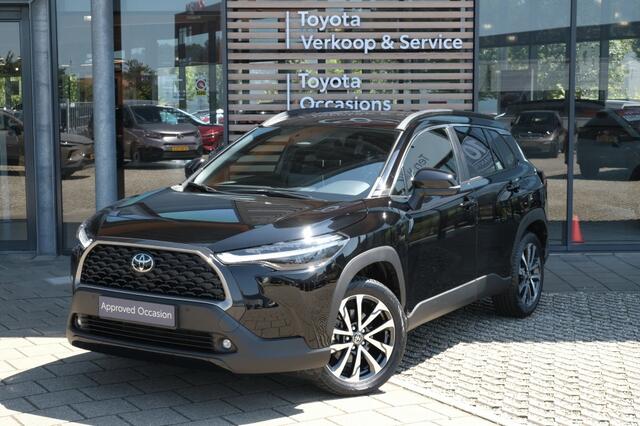 Toyota COROLLA Cross Hybrid 140 Style Automaat | Premium Pack | Stoelverwarming voorstoelen | Stuurwielverwarming | Stoelbekleding van luxe stof antraciet met zwarte kunstlederen accenten | Parkeer- & manoeuvreerhulp d.