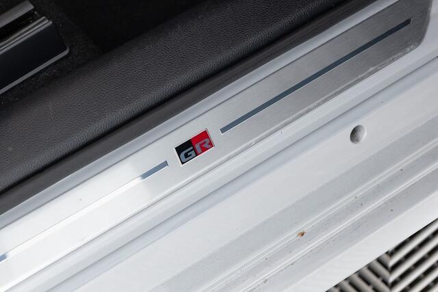 Toyota COROLLA 1.8 Hybrid GR-Sport | Full LED | CAMERA | ECC | Half LEDER