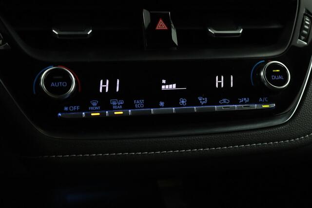 Toyota COROLLA Touring Sports 1.8 Hybrid Style Limited | Stoel- en Stuurwielverwarming | Head Up Display | Bi Tone | Privacy Glass | 10 Jaar Garantie! |