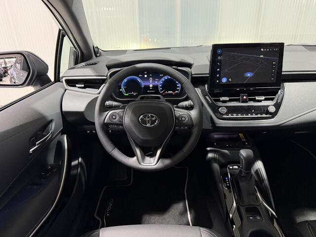 Toyota COROLLA Hybrid 180 Executive | VOORRAAD | ¤4.100 VOORDEEL | PANORAMA-DAK | PDC V+A | BSM | ACC | STOEL + STUUR VERWARMING
