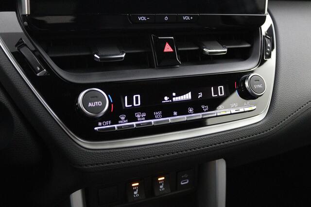 Toyota COROLLA Cross Hybrid 200 Style | Leder - stof bekleding | Trekhaak | Stoelverwarming | Parkeer sensoren |
