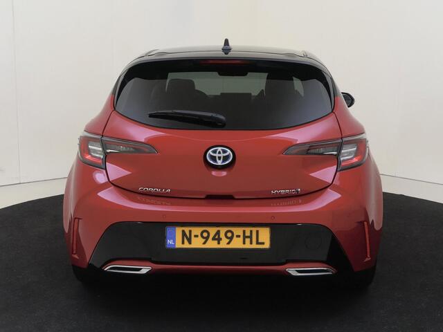 Toyota COROLLA 2.0 Hybrid Premium | Automaat | Parkeersensoren Voor + Achter | Parkeer Camera | Verwarmde Voorstoelen