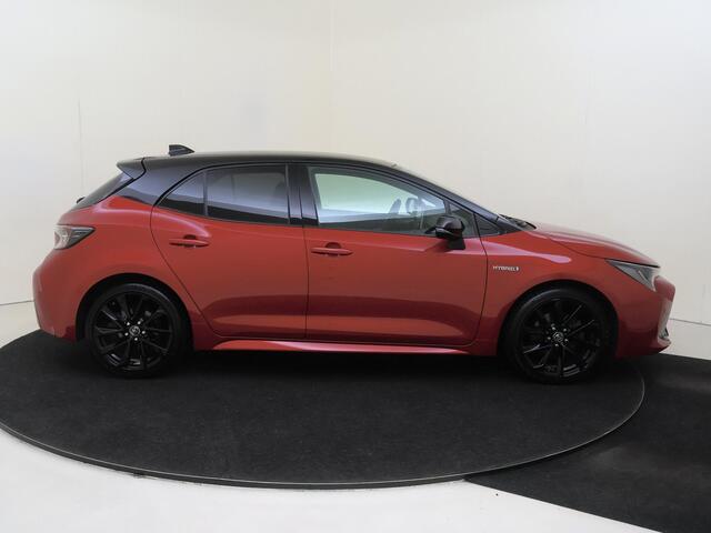 Toyota COROLLA 2.0 Hybrid Premium | Automaat | Parkeersensoren Voor + Achter | Parkeer Camera | Verwarmde Voorstoelen