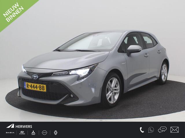 Toyota COROLLA 1.8 Hybrid Active Automaat / Apple CarPlay & Android Auto / Historie aanwezig / Trekhaak afneembaar / Parkeersensoren voor & achter / Navigatie / Adaptieve Cruise Control / Airco Climate Control / LMV /