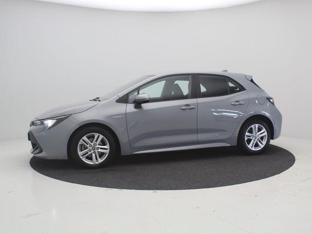 Toyota COROLLA 1.8 Hybrid Active Automaat / Apple CarPlay & Android Auto / Historie aanwezig / Trekhaak afneembaar / Parkeersensoren voor & achter / Navigatie / Adaptieve Cruise Control / Airco Climate Control / LMV /