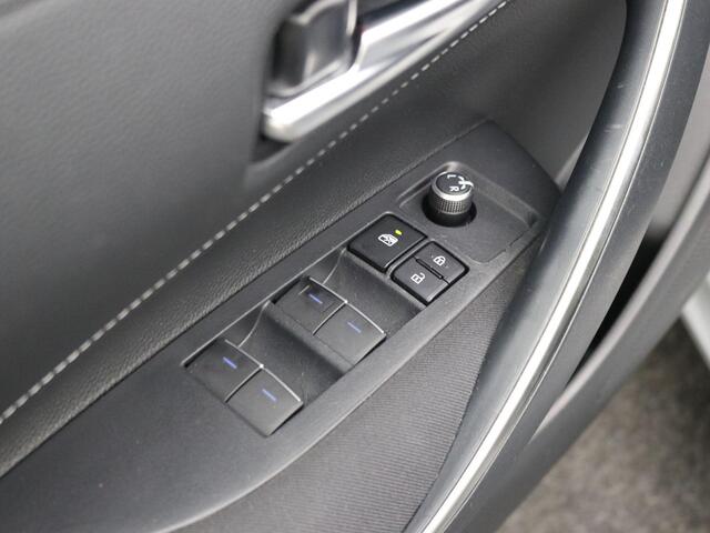 Toyota COROLLA 1.8 Hybrid Active Automaat / Apple CarPlay & Android Auto / Historie aanwezig / Trekhaak afneembaar / Parkeersensoren voor & achter / Navigatie / Adaptieve Cruise Control / Airco Climate Control / LMV /