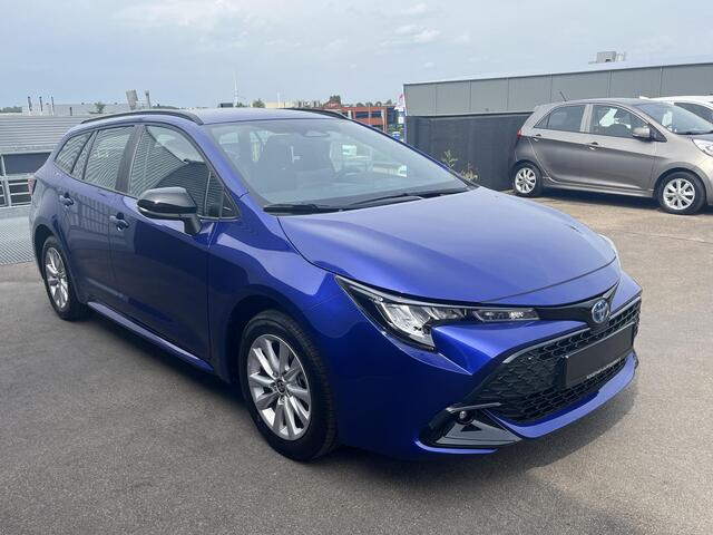 Toyota COROLLA Hybrid 140 Active automaat Voorraad voordeel 4.245,- Nieuw uit voorraad Leverbaar, incl AppleCarPlay/AndroidAuto, LM velgen, Parkeercamera, Climate control, Adaptieve Cruise control