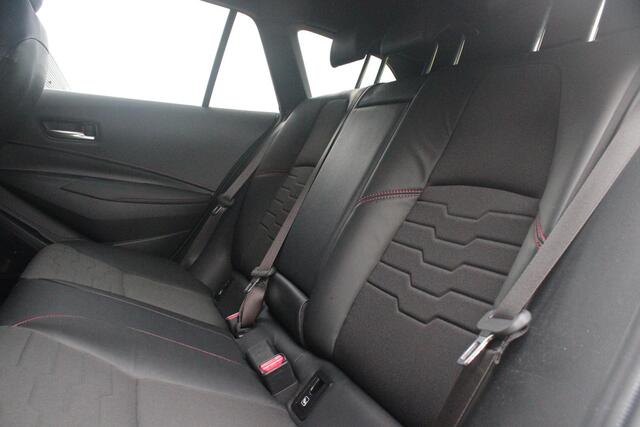 Toyota COROLLA Touring Sports 2.0 Hybrid 180PK AUTOMAAT EXECUTIVE JBL | STOEL VERWARMING | DODEHOEK DETECTIE | NAVIGATIE | APPLE CARPLAY/ANDROID AUTO | CLIMATE CONTROL | ADAPTIVE CRUISE CONTROL | FULL LED KOPLAMPEN | KEYLESS ENTRY/START | ALL SEASON BANDEN | 18" LICHTMETALEN VELGEN | DAB+ RADIO | JBL AUDIO SSTEM | ELEKTRISCH BEDIENBARE ACHTERKLEP | ACHTERUITRIJ CAMERA | PARKEERSENSOREN VOOR + ACHTER | DRAADLOZE TELEFOONLADER | HEAD UP DISPLAY |