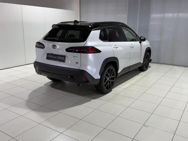 Toyota COROLLA Cross Hybrid 180 GR Sport Panoramadak, JBL Geluidsysteem, Snel leverbaar, € 3000 inruilpremie, 2 Tone Lak