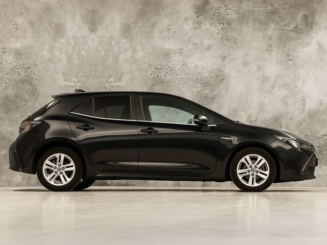 Toyota COROLLA 1.8 Hybrid Sport Automaat (VIRTUAL COCKPIT, APPLE CARPLAY, CAMERA, STUUR/STOELVERWARMING, SPORTSTOELEN, ADAPTIVE CRUISE, ZWART HEMEL, NIEUWE APK, NIEUWSTAAT)