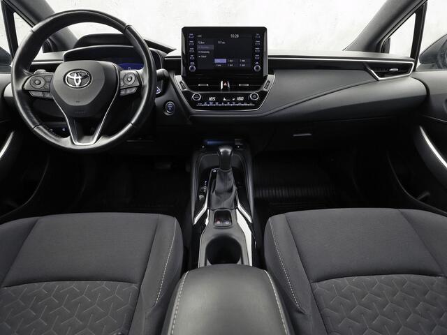 Toyota COROLLA 1.8 Hybrid Sport Automaat (VIRTUAL COCKPIT, APPLE CARPLAY, CAMERA, STUUR/STOELVERWARMING, SPORTSTOELEN, ADAPTIVE CRUISE, ZWART HEMEL, NIEUWE APK, NIEUWSTAAT)