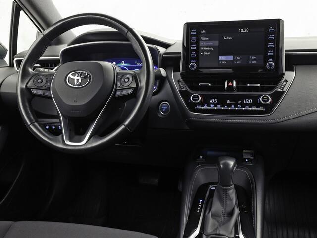 Toyota COROLLA 1.8 Hybrid Sport Automaat (VIRTUAL COCKPIT, APPLE CARPLAY, CAMERA, STUUR/STOELVERWARMING, SPORTSTOELEN, ADAPTIVE CRUISE, ZWART HEMEL, NIEUWE APK, NIEUWSTAAT)