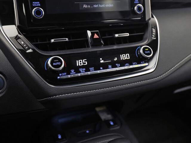Toyota COROLLA 1.8 Hybrid Sport Automaat (VIRTUAL COCKPIT, APPLE CARPLAY, CAMERA, STUUR/STOELVERWARMING, SPORTSTOELEN, ADAPTIVE CRUISE, ZWART HEMEL, NIEUWE APK, NIEUWSTAAT)
