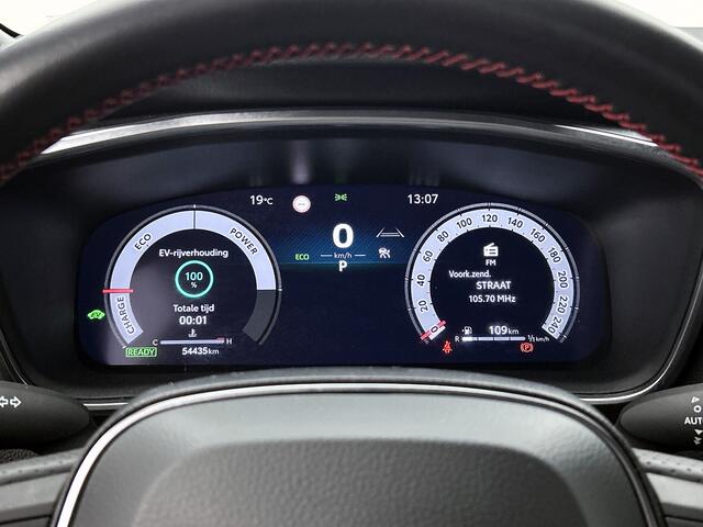 Toyota COROLLA Hybrid 140 GR Sport | Trekhaak afneembaar | Stoelverwarming | Parkeersensoren voor+achter | Draadloze telefoonlader | Navigatie | Apple CarPlay/Android Auto | Cruise Control Adaptive |