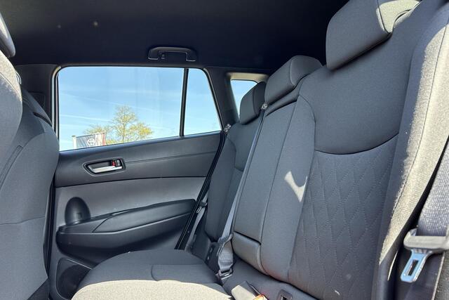 Toyota COROLLA Cross Hybrid 140 Dynamic, Nieuw en uit voorraad leverbaar met €3.000,- inruilpremie!