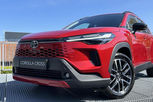 Toyota COROLLA Cross Hybrid 140 Dynamic, Nieuw en uit voorraad leverbaar met €3.000,- inruilpremie!