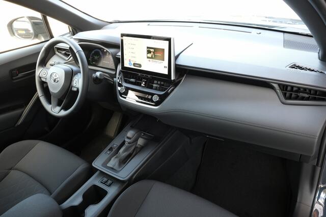 Toyota COROLLA Cross Hybrid 140 Active Automaat | Safety Pack | Apple Carplay / Android auto | Blind Spot Monitor (BSM) | Intelligente parkeersensoren voor en achter met remfunctie voor objecten en voertuigen | Rear Cross