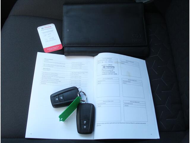 Toyota COROLLA Touring Sports 1.8 Hybrid Active CLIMATE | ADAPCRUISE | DAB | LMV16 | CAMERA | LED | NAVI | CARPLAY