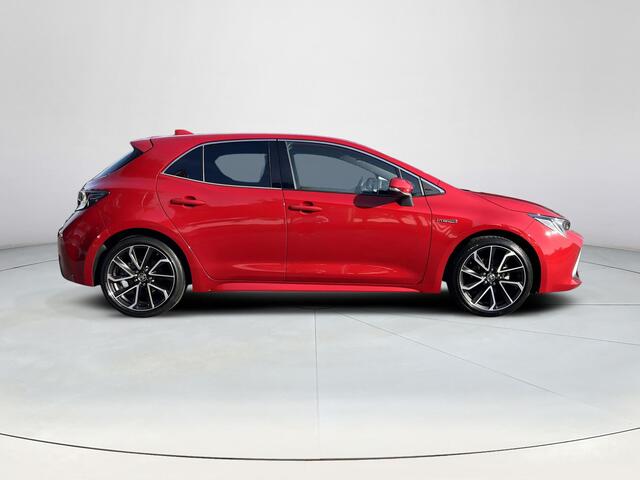 Toyota COROLLA 1.8 Hybrid Executive | Navigatie | Carplay | Parkeersensoren | Dode hoek waarschuwing | 18 inch LM-velgen |