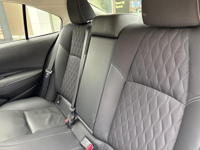 Toyota COROLLA 1.8 Hybrid Executive | Leer | All Seasons