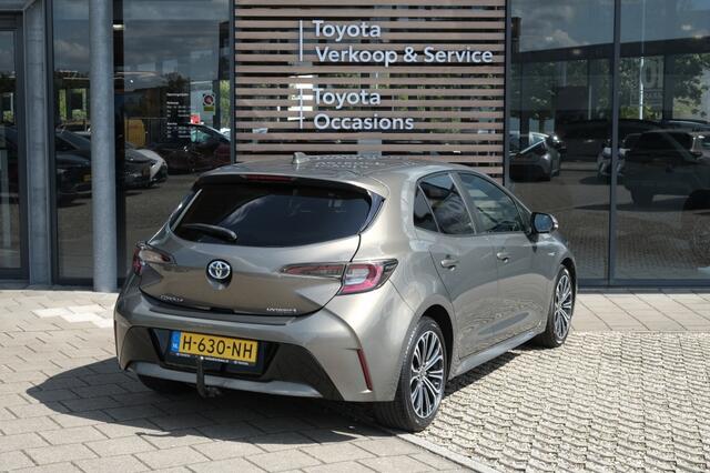 Toyota COROLLA 1.8 Hybrid Dynamic Automaat | Apple Carplay / Android auto | Stoelverwarming | 7 inch digitaal instrumentenpaneel | Regensensor | Automatisch dimmende binnenspiegel | Schakelflippers achter stuur (al