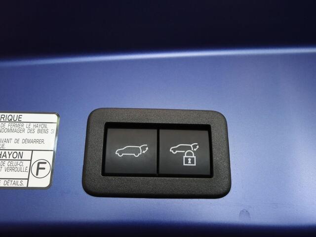 Toyota COROLLA Cross 2.0 High Power Hybrid First Edition - CAMERA - LENDENSTEUN BESTUURDERSSTOEL - 18 INCH LICHT METALEN VELGEN - PANORAMADAK - 4 SEIZOENENBANDEN - PARKEERSENSOREN VOOR/ ACHTER - NAVIGATIE - CLIMATE CONTROL - VOORSTOELEN VERWARMD - STUUR VERWARMD - ELEKTRISCHE ACHTERKLEP