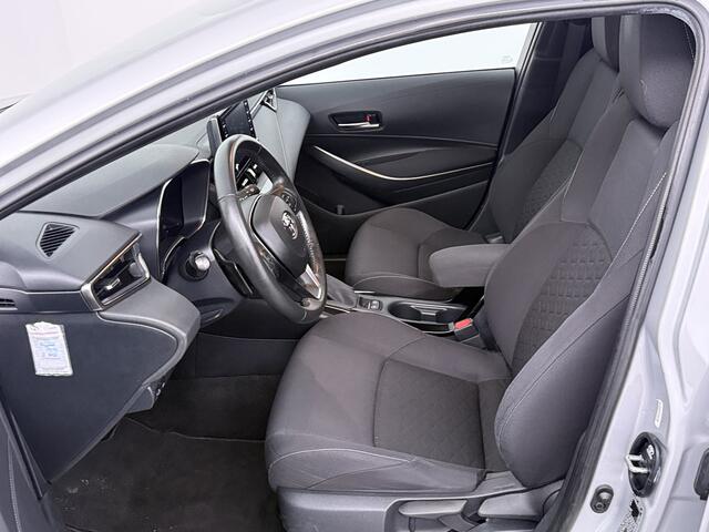 Toyota COROLLA 2.0 Hybrid First Edition | Navigatie | Trekhaak | Executive licht metalen velgen |