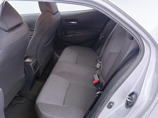 Toyota COROLLA 2.0 Hybrid First Edition | Navigatie | Trekhaak | Executive licht metalen velgen |