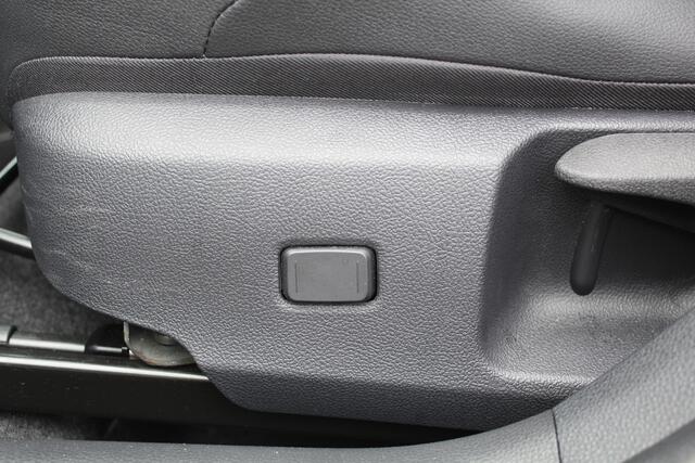 Toyota COROLLA Touring Sports Hybrid 140 Business Plus | Rijklaar | Keyless | Stoelverw. | Apple/Android | Navi | Sensoren v+a | Camera | LED | NL-auto